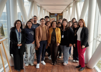 Universidad Bernardo O’Higgins impulsa formación aplicada con expertos de Farmacias Cruz Verde