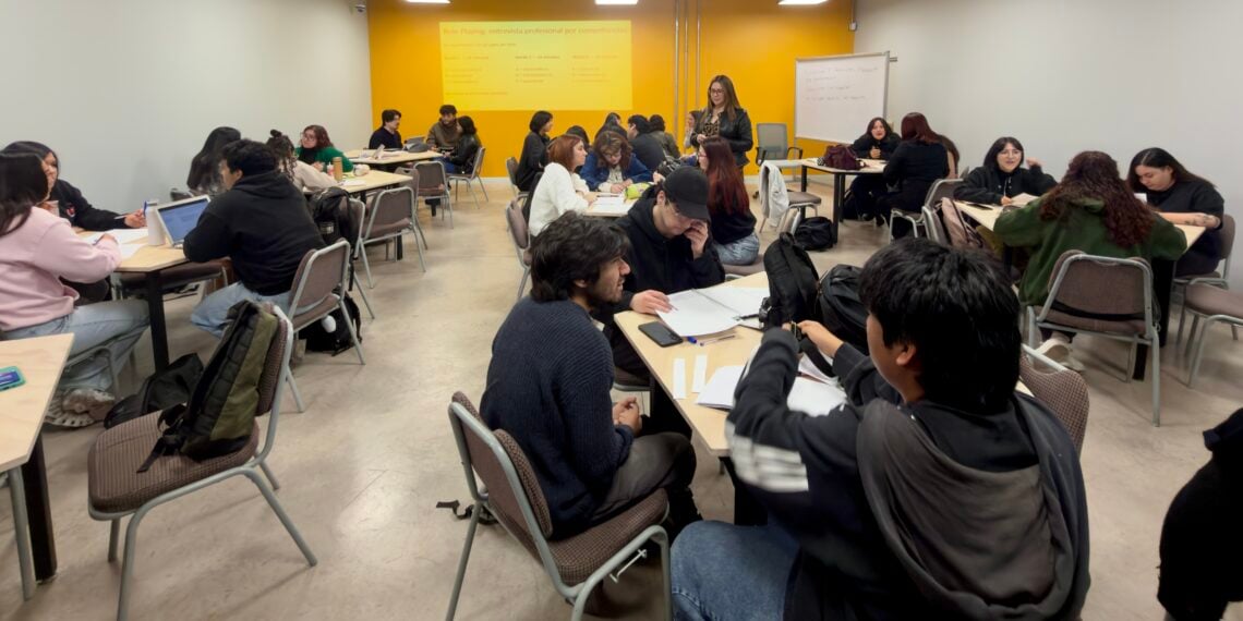 Estudiantes de Psicología fortalecen su empleabilidad mediante simulación de entrevista para la inserción laboral